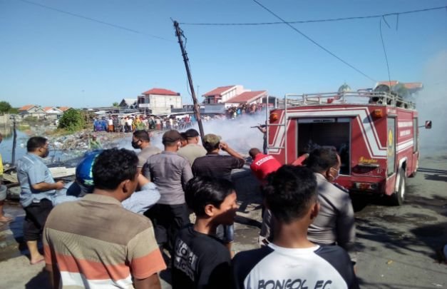 Foto: Lokasi Kebkaran Yang Menghanguskan Tiga Usaha Warga