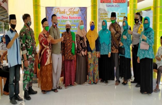 Foto: Dua Bidan Desa Bersama Kades Samiran Dan Camat Proppo