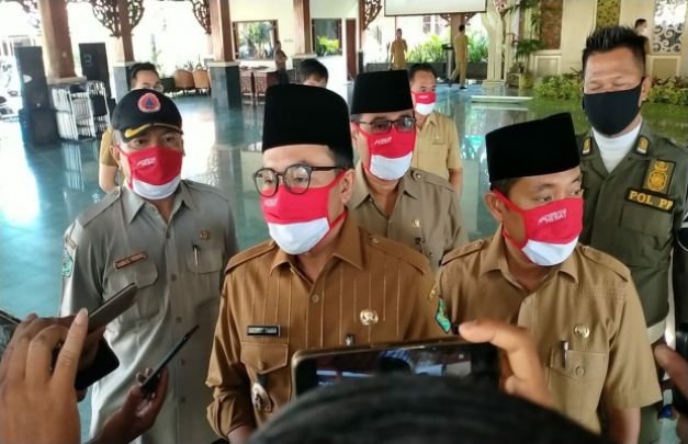 Foto: Bupati dan Wabup Pamekasan Usai Melaunching Bantuan Air Bersih Gratis