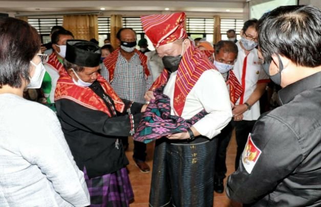 Foto : Pemberian marga Sitepu kepada LaNyalla