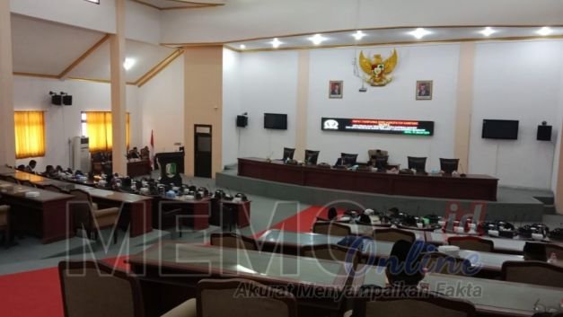 Foto : DPRD Sampang gelar paripurna di gedung DPRD Sampang 