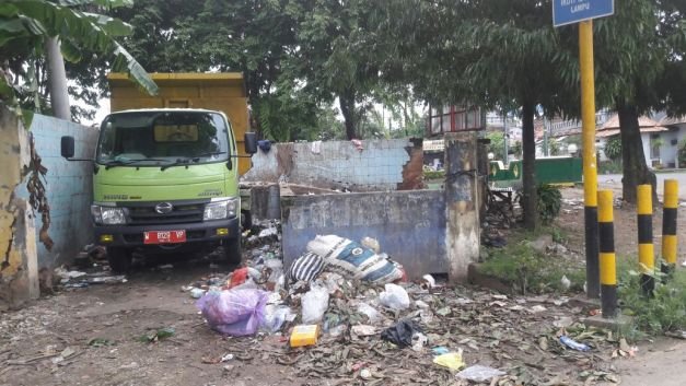 Foto : Kondisi Tempat Pembuangan Sampah Di Jl. Dr. Wahidin Sumenep