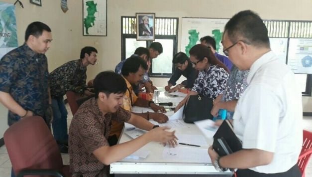 Musyawarah Bentuk Ganti Rugi Tol Cibitung-Cilincing, di Kantor Desa Gandasari, Kecamatan Cikarang Barat Bekasi, Sabtu (7/4/2018).