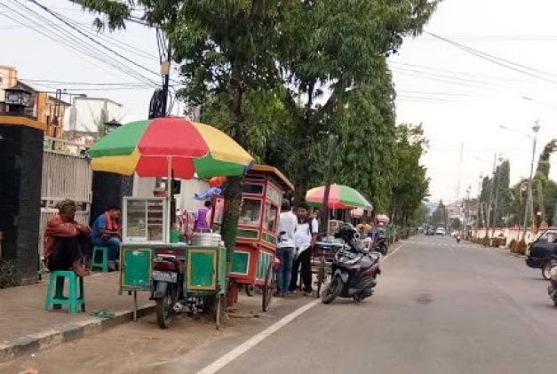 Foto : Doc PKL Yang Sedang Berjualan