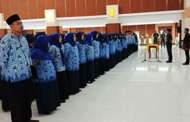 Pelantikan 136 Aparatur Sipil Negara (ASN) di Gedung Wibawamukti, Bekasi