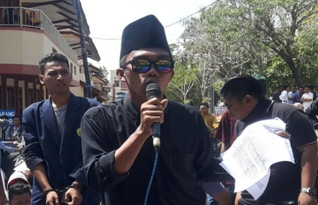 Foto : Korlap Aksi, Sipul Petuah