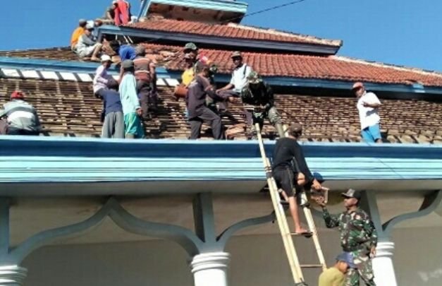 Foto renovasi masjid Nurul Ali