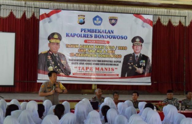 Foto: Ratusan Siswa SMP, SMA dan SMK se Kabupaten Bondowoso saat mengikuti Pembekalan oleh Kapolres