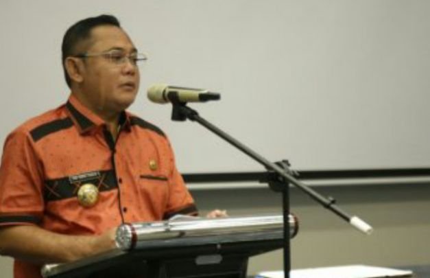 Foto: Bupati Eka saat mengukuhkan Forum Masyarakat Kabupaten Bekasi  