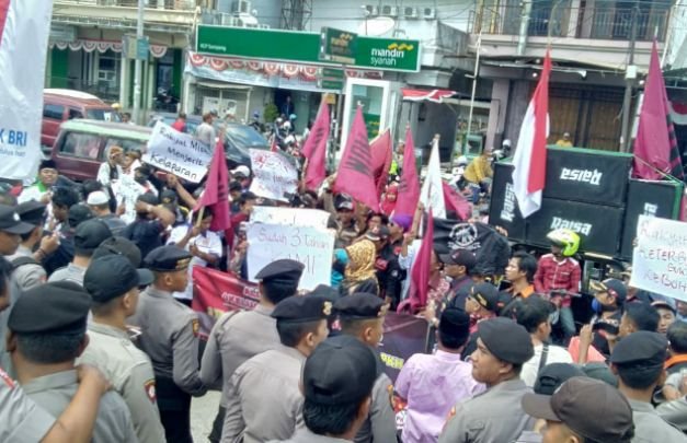 Foto: aktivis Peduli KPS saat demo bank BRI