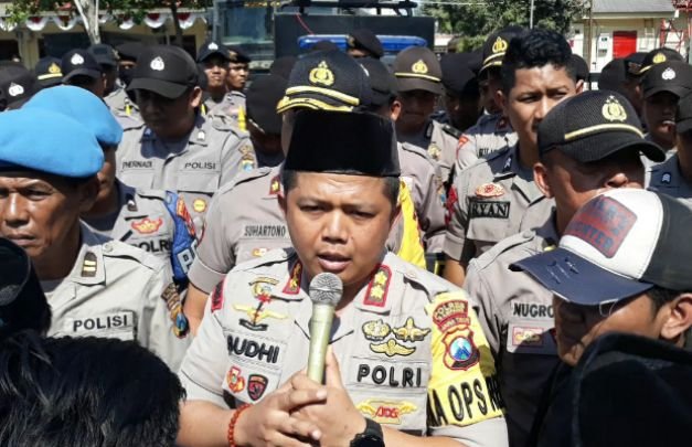 Foto: Kapolres Sanpang ditengah2 pendemo