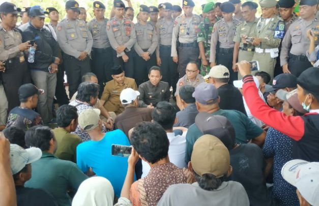 Foto: massa saat demo kantor Bupati