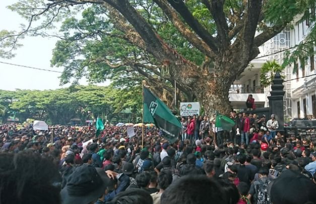 Foto: Gelombang aksi demo mahasiswa di kota malang