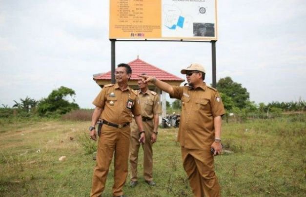 Foto: Pj Wali Kota Makassar, M Iqbal Suhaeb saat Tinjau Lokasi Pemakaman Baru di Manggala
