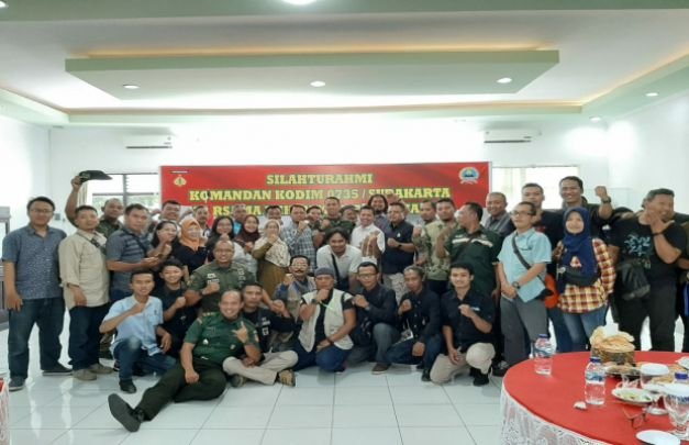 Foto: Dandim 0735/Surakarta bersama awak media