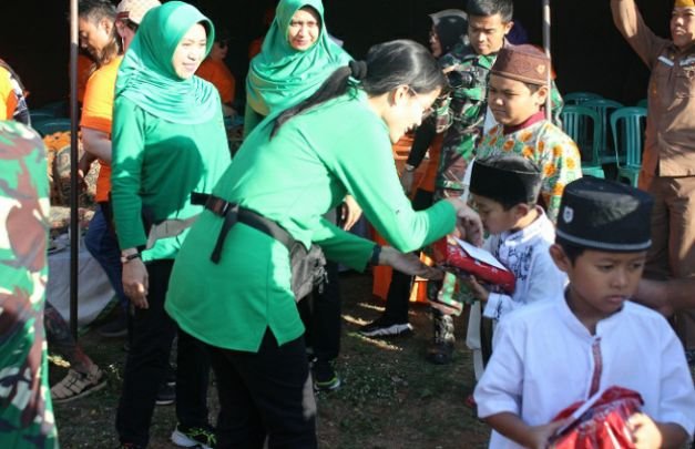 Foto: Peringatan Hari Pahlawan di Gunung Bromo