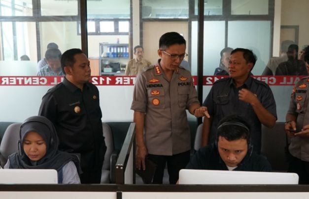 Foto : Kapolres Metro Bekasi bersama Bupati Bekasi