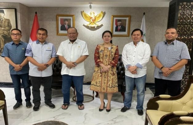 Foto : Ketua DPR RI bersama Pimpinan DPD RI