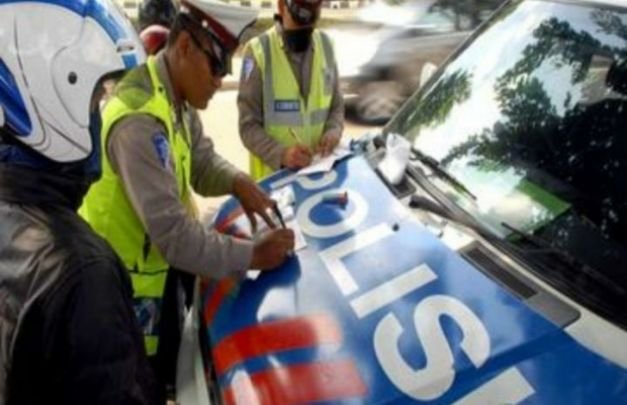 Foto: Tak berkutik, pengendara saat kena tilang satuan polisi lalulintas