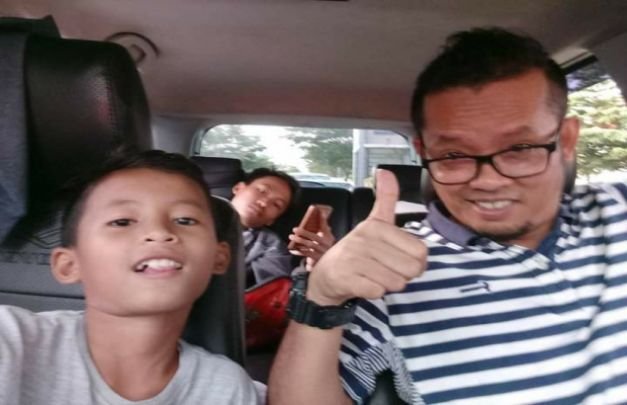 Foto : Benny Bustomy bersama Ayahanda