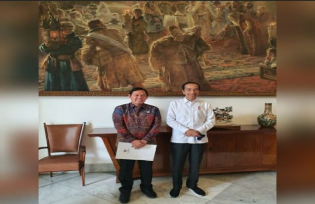 Foto : Sultan Baktiar dengan Presiden Jokowi 