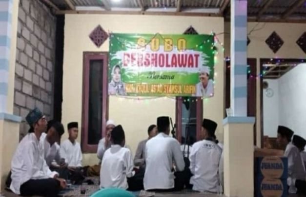 Foto: pembacaan sholawat di Desa Subo