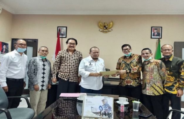 Foto : Para pelaku bisnis kepelabuhanan Tanjung Perak Surabaya ketika menemui LaNyala