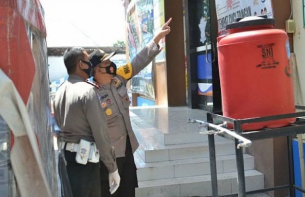Foto: Wakapolres Probolinggo Kota, Kompol Teguh Santoso, S.E., saat melakukan sidak protokol kesehatan