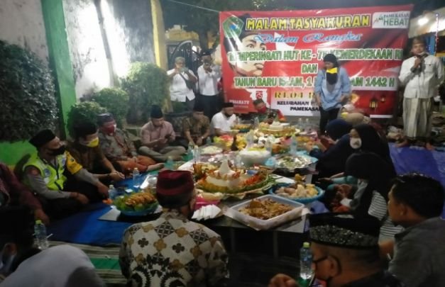 Foto: Lurah Patemon Pamekasan Saat Memberikan Sambutannya