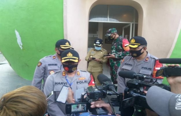 Foto: Kapolres Batu AKBP Harviadhi Agung Prathama, SIK, MIK, saat wawancara pencanangan pelaksanaan Inpres Nomo 6 Tahun 2020