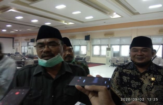Foto : Wakil Ketua DPRD Bangkalan sekaligus ketua sidang, Fatkurrahman