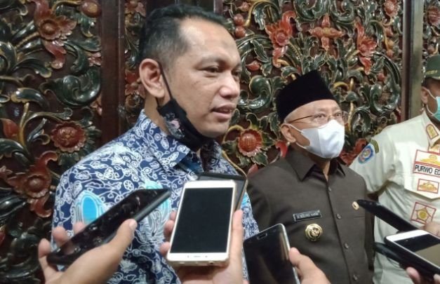 Foto: Komisioner KPK Nurul Gufron saat diwawancara