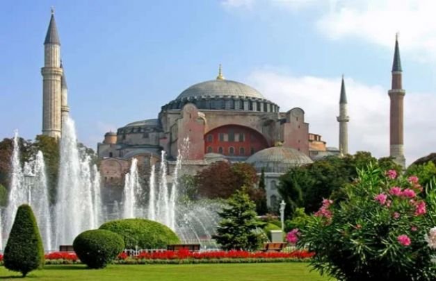 Foto: Gambar Ilustrasi Hagia Sophia atau Aya Sofya, Istanbul Turki (dok. By The Editors of Encyclopaedia Britannica)