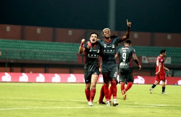 Foto: Selebrasi gol Lulinha bersama Jaja