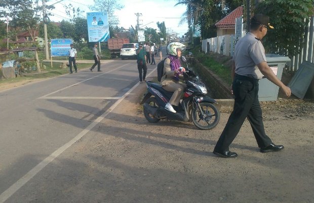 Foto: Kapolsek Talang Ubi Kompol Suhardiman SH MH. saat memipin langsung razia di Talang Ubi Pendopo