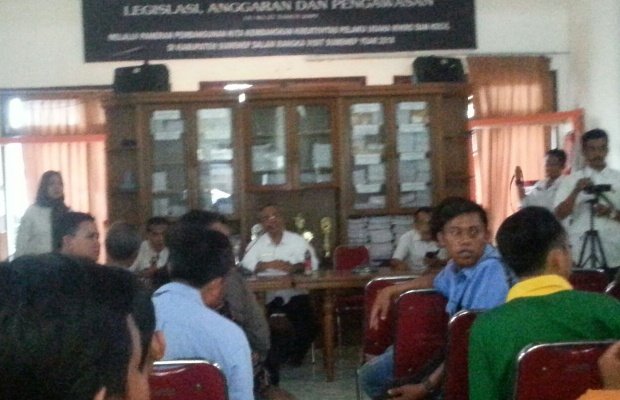 Foto: Kabag Humas DPRD Sumenep Moh. Halim, saat menggelar forum dengan wartawan