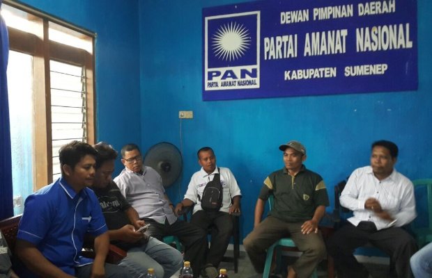 Foto: Sejumlah Kader PAN saat menduduki kantor DPD