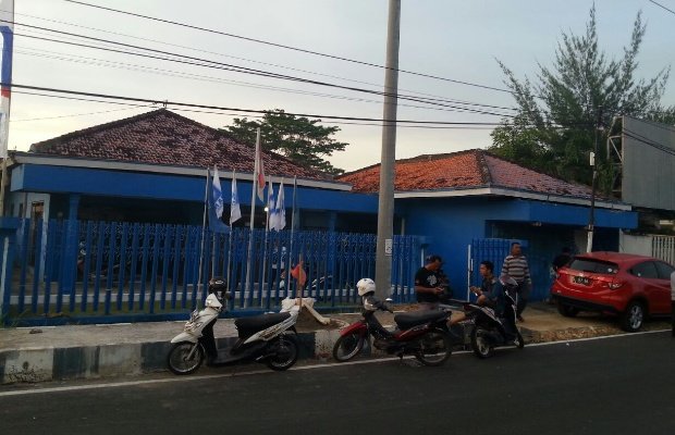 Foto: sejumlah kader PAN sumenep saat mendatangi kantor DPD