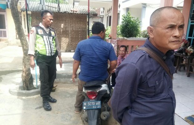 Foto:Polisi sumenep bekingi debt collector rampas sepeda motor debitur