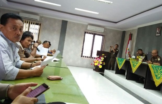 Foto: Audiensi Aktivis LSM, Kepala Desa Dengan Kajari Sumenep