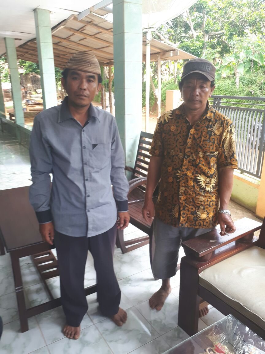 Foto: Kiri Kanawi Warga Dusun Aeng Larangan, dan Yang kanan Ustad Bunawi, Warga Dusun Jembu Kolo Kolo