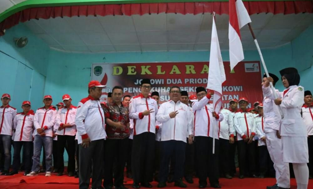 Foto: Bupati Pali (tengah),  saat deklarasi Seknas Jokowi di pendopo Kecamatan Talang Ubi