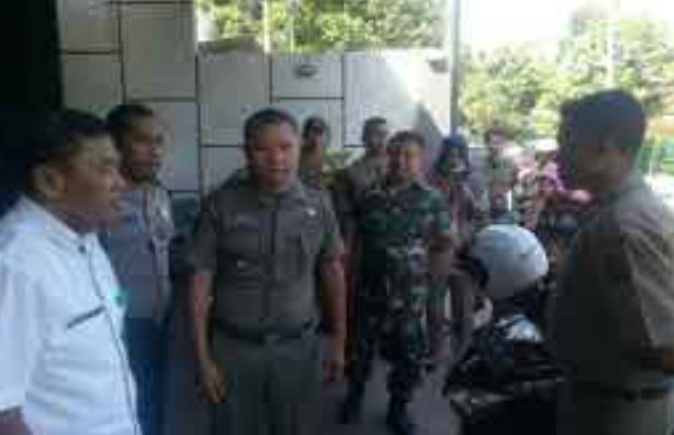 Foto: aparat tiga pilar saat melakukan penertiban