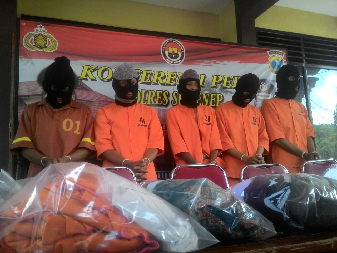 Foto: Dari Kanan, Dua Tersangka Joko dan Edi