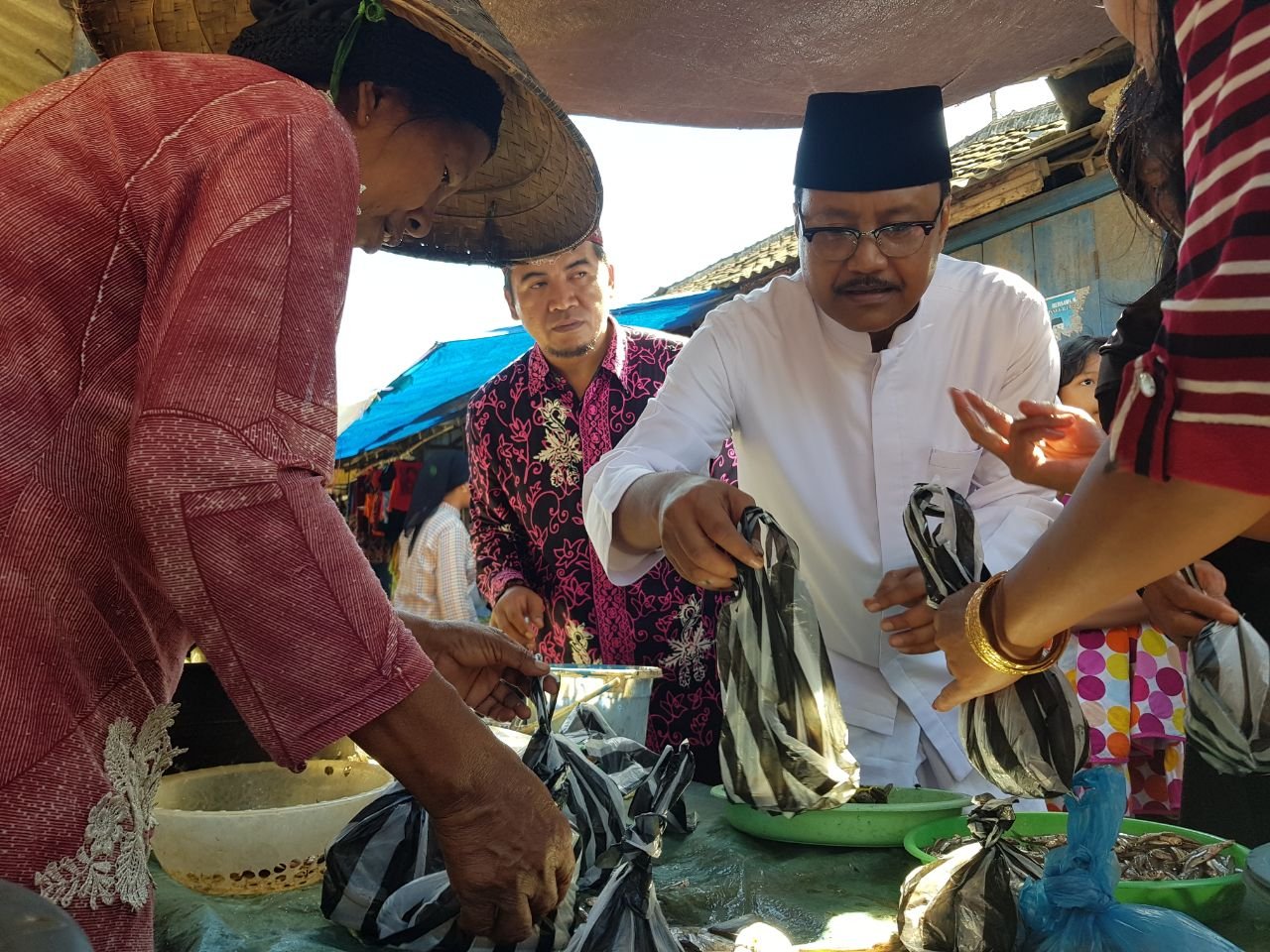 Foto: Gus Ipul saat Bertemu nelayan Banyuwangi