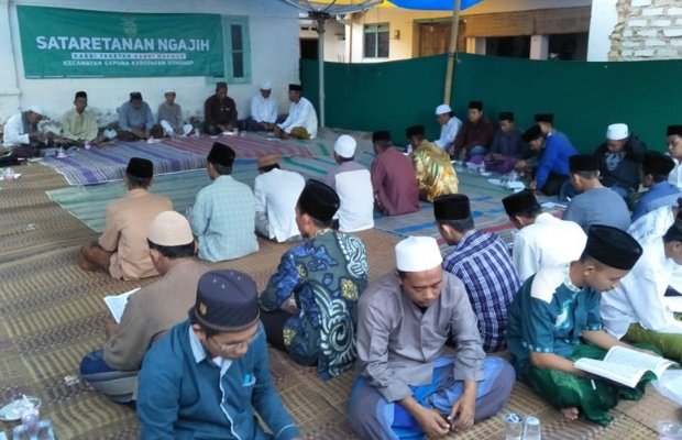 Foto: Relawan Gusti Sumenep saat Khotmil Qu'an dan Shalawat Nariyah