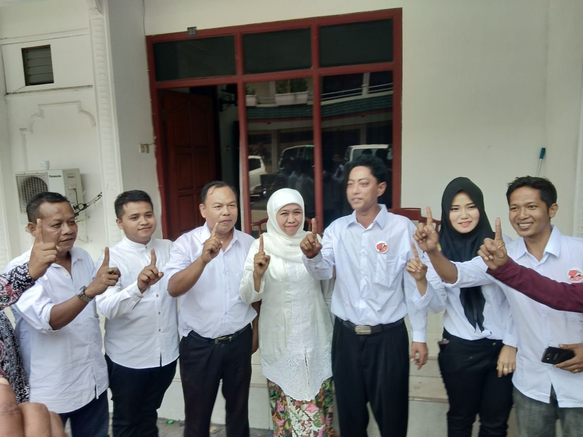 Foto: Khofifah bersama pengurus RKIH Sampang