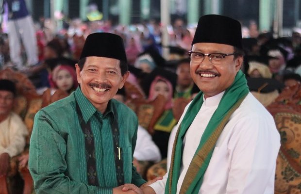 foto: gus Ipul saat hadir diacara Haflah Akhirussanah SMP dan SMK Islam Tikung Lamongan