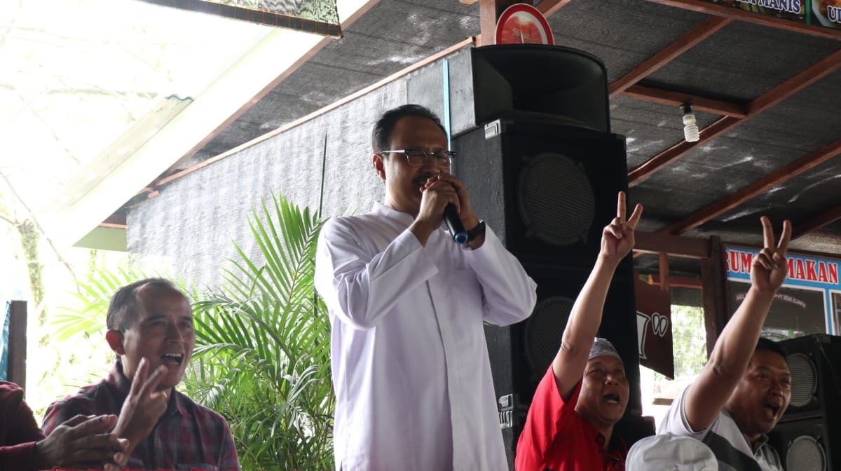 Foto: Gus Ipul dihadapan Lembaga Masyarakat Desa Hutan