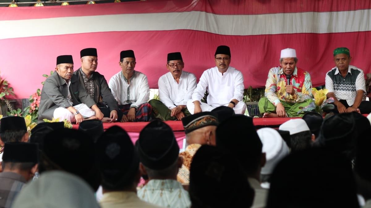 Foto: Gus Ipul bersama Kiai Marzuki Mustamar